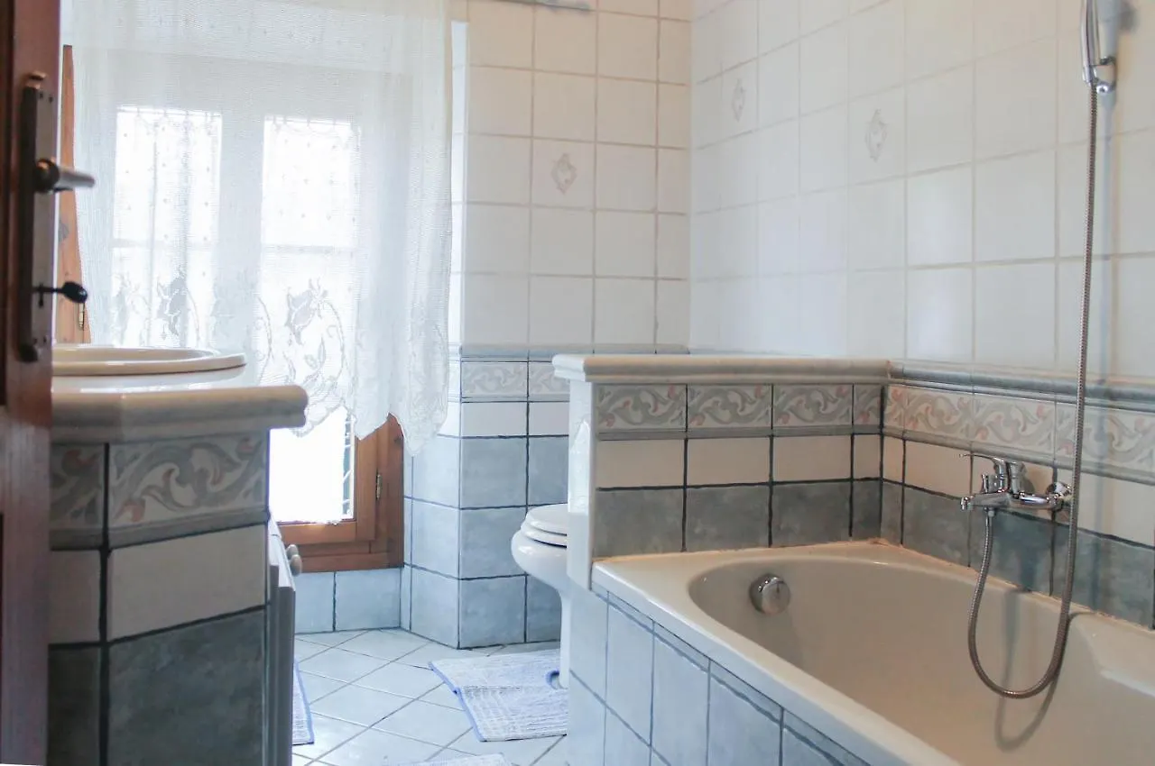 Comfy Apartment Near The Station With Balcony! Lucca 0*,  Italy